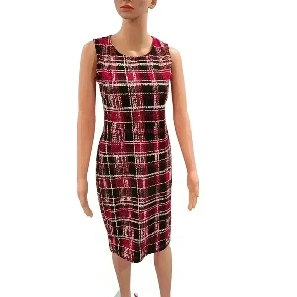 Bold Red and Black Plaid Sleeveless Bodycon Dress - Picture 4 of 8